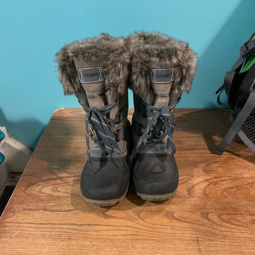 Snow boots